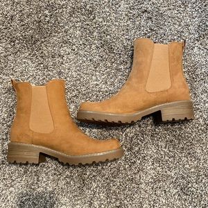 Universal Thread Cognac-Color Chelsea Boots